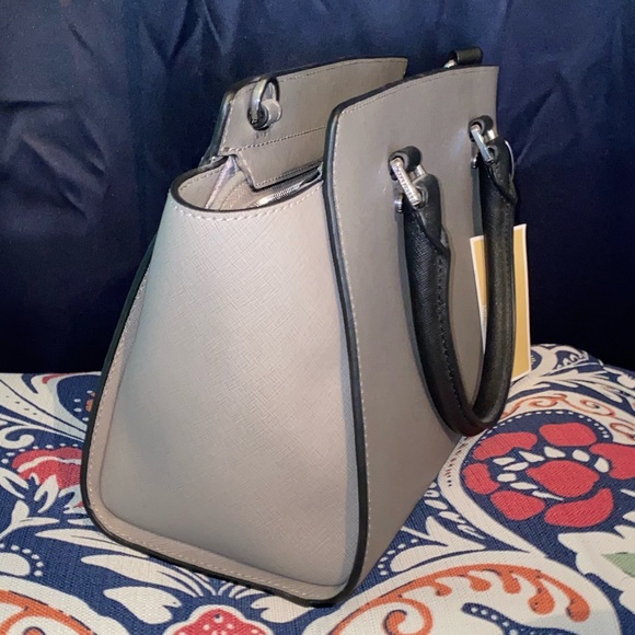 Michael kors purse - Picture 4 of 10